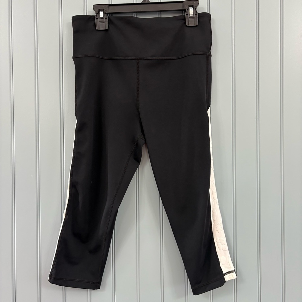 ZYIA Capri Length Black Leggings with White Sides Size 8-10